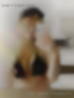 You naked housewife and blindfolded on the bed!!!